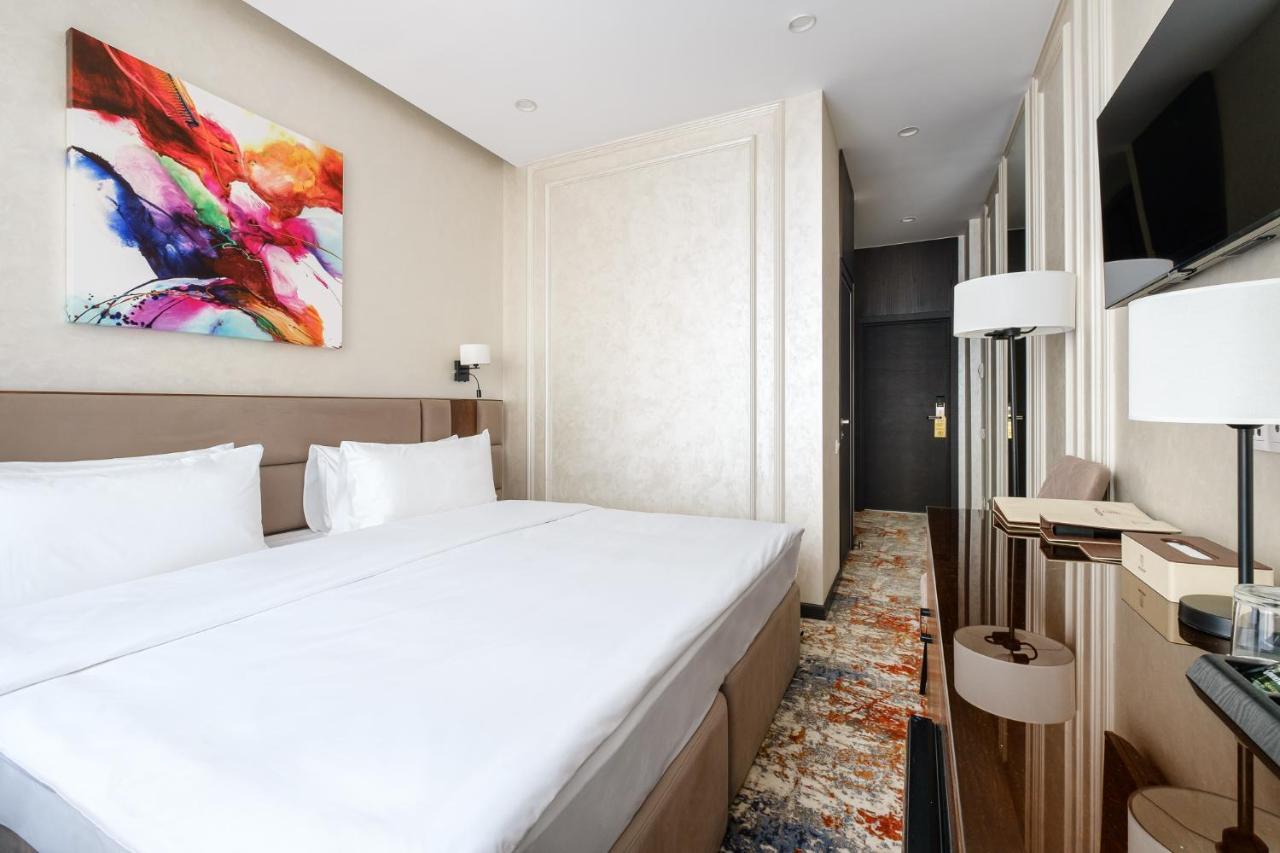 Grand Mildom Hotel الماتي المظهر الخارجي الصورة