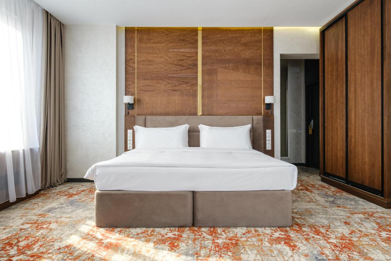 Grand Mildom Hotel الماتي المظهر الخارجي الصورة