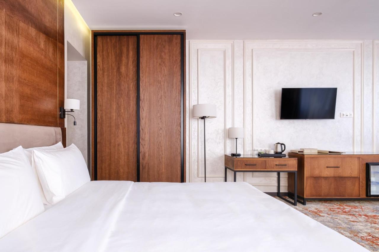 Grand Mildom Hotel الماتي المظهر الخارجي الصورة