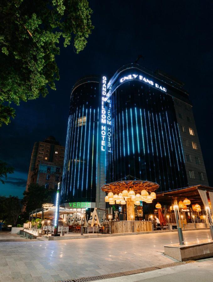 Grand Mildom Hotel الماتي المظهر الخارجي الصورة