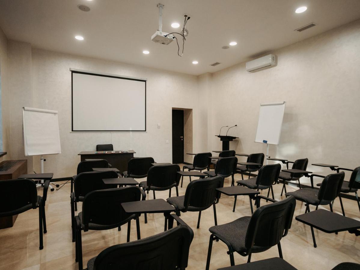 Grand Mildom Hotel الماتي المظهر الخارجي الصورة
