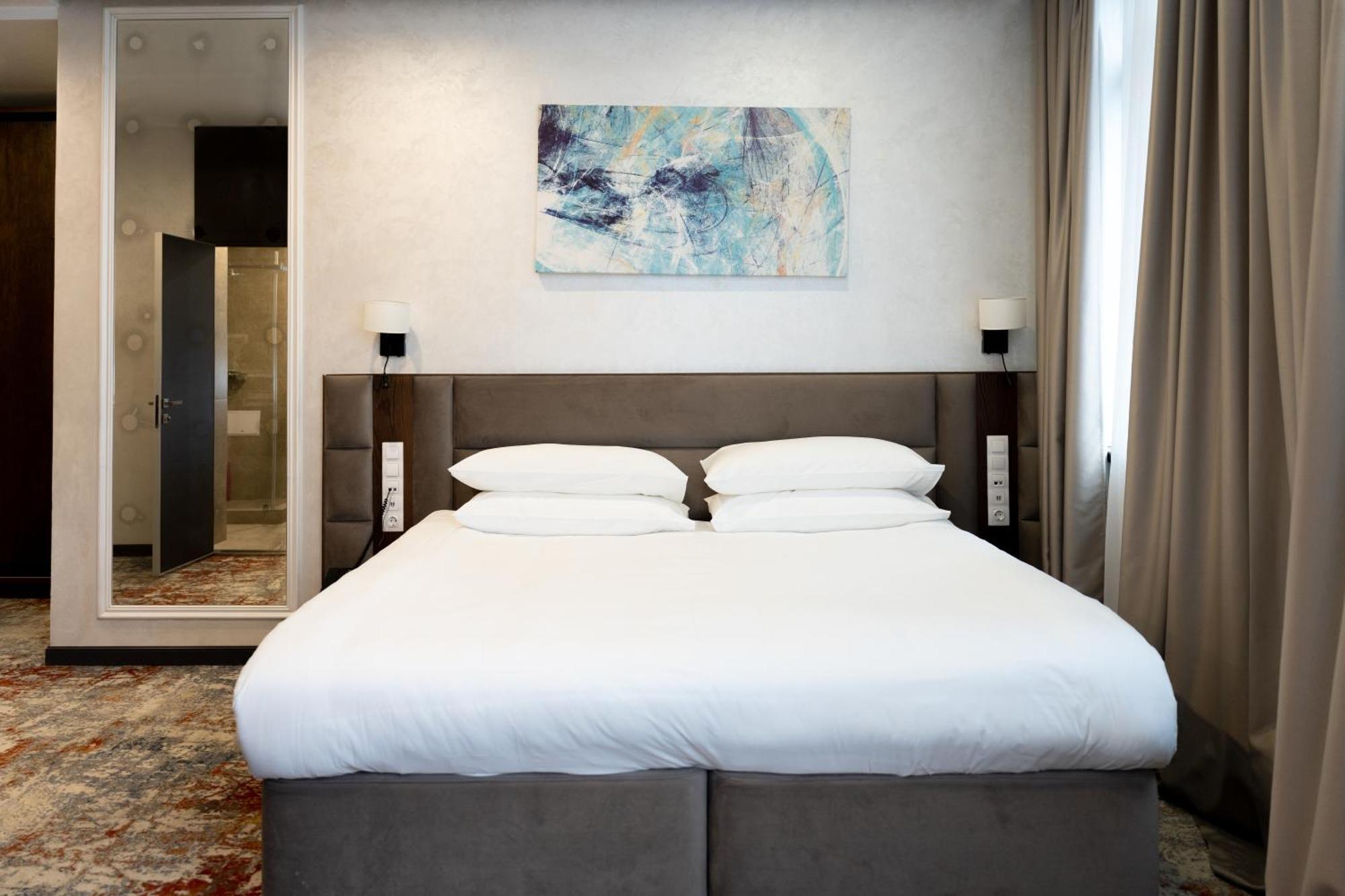 Grand Mildom Hotel الماتي المظهر الخارجي الصورة